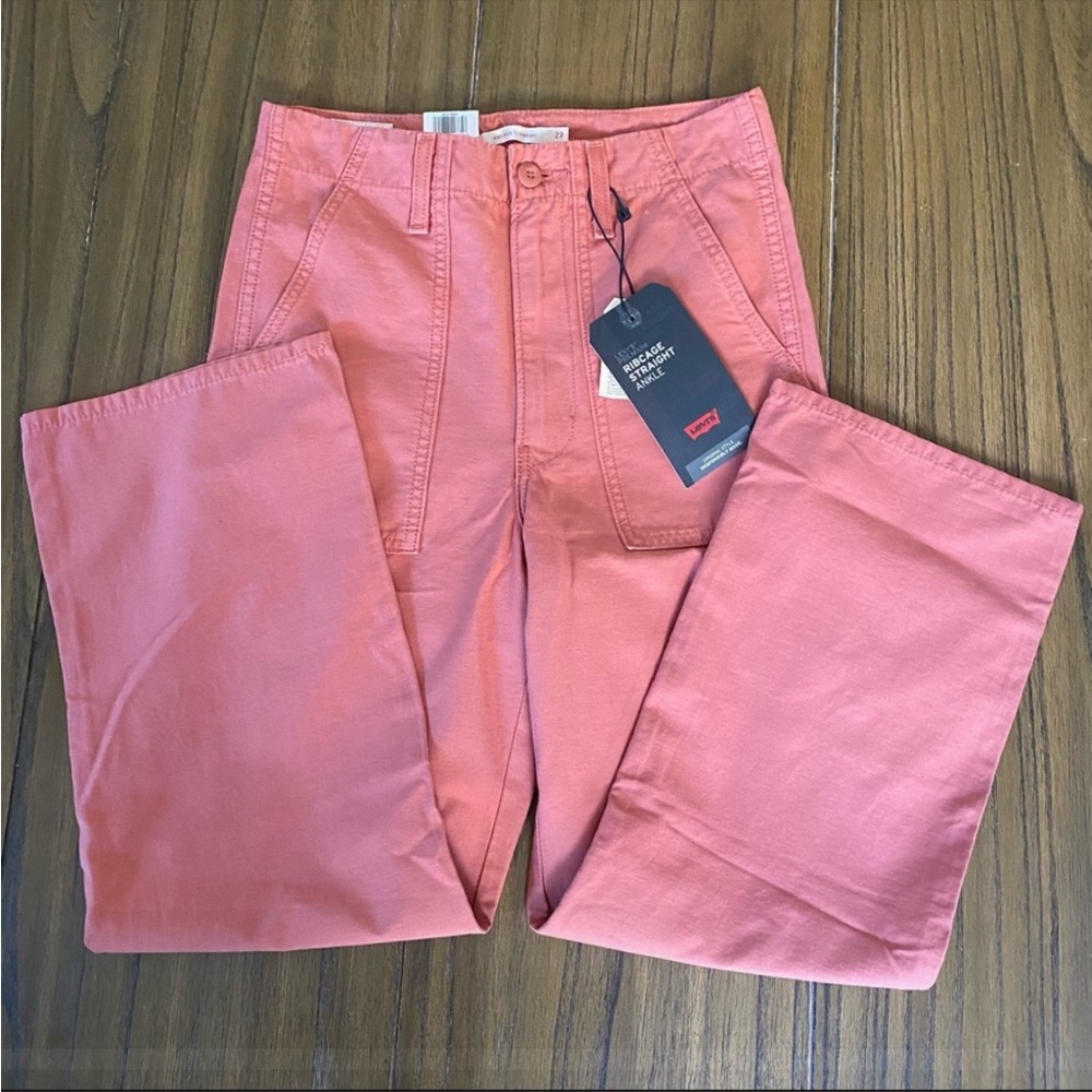 Levi’s Ribcage Straight super High Rise until it’s pants